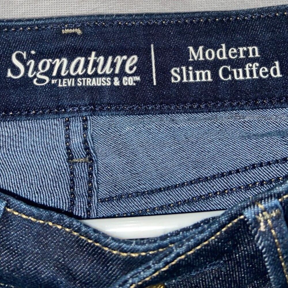 Signature Levi Strauss &co modern slim cuffed size 6-W28 Dark Wash Look GREAT! - Picture 3 of 6